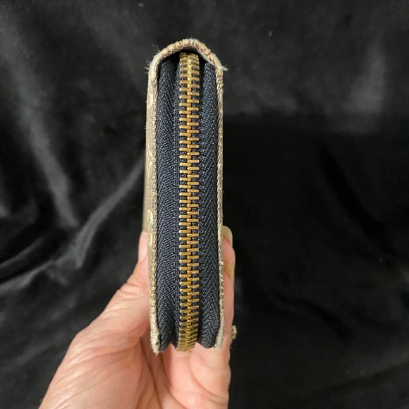 Louis Vuitton Monogram Zip-Around Wallet - Picture 4 of 13